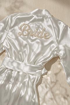 Personalized Pearl Bridal Robe: Exquisite Wedding Bathrobe Elegance
