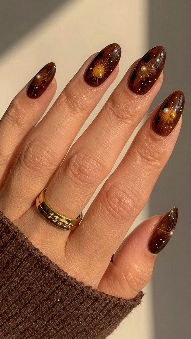 Maintaining Detailed Tortoiseshell Nail Art All Season