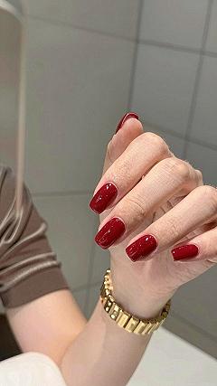 Maintaining Rich Deep Red Polish for Long-Lasting Wear