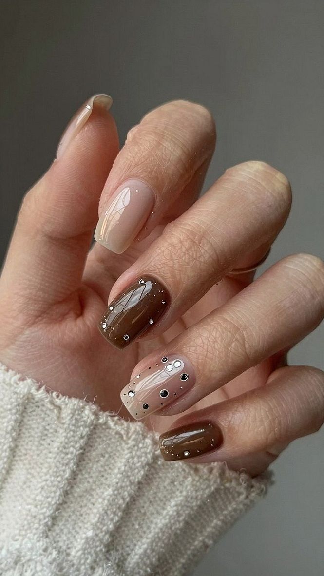 Adding Tiny Dot Accents to Chocolate and Caramel Nails