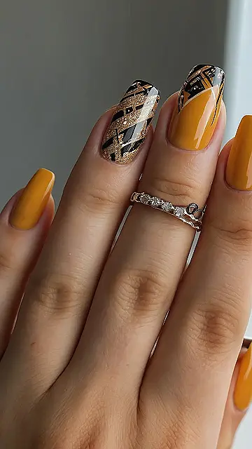 Golden Chic: Nail Art That’s Not Just for Queens!: