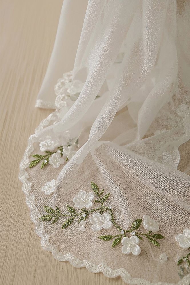 Elegant Floral Wedding Veils: Modern Bride's Dream Accessory