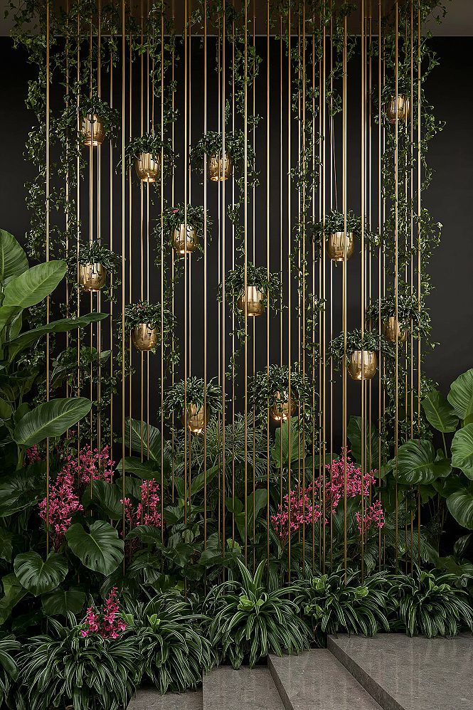 Elegant Vertical Garden Oasis: Modern Conservatory Design