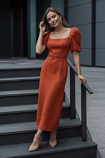 Choosing a Structured Red Dress With Short Puff Sleeves