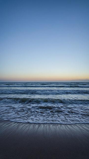 Understanding Day Wallpaper and Sea Blue Tones