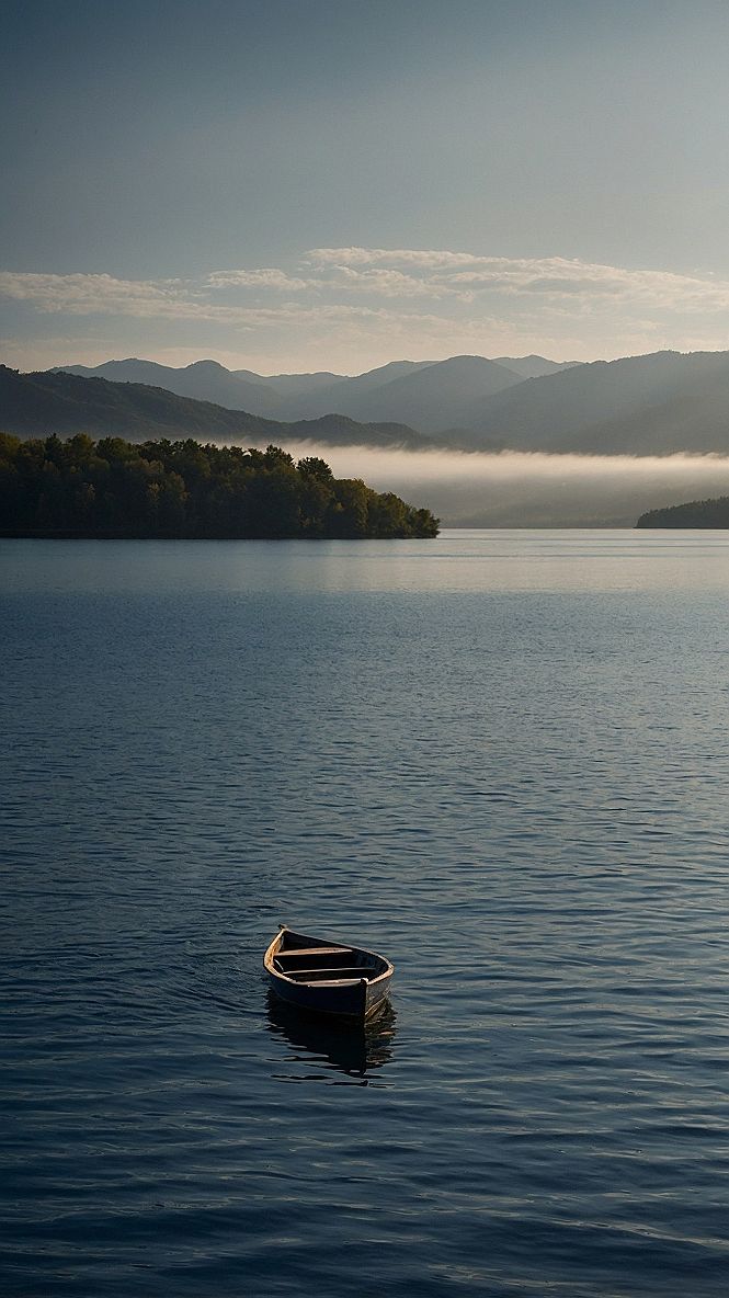 Choosing a Calm Water Wallpaper for Your Phone