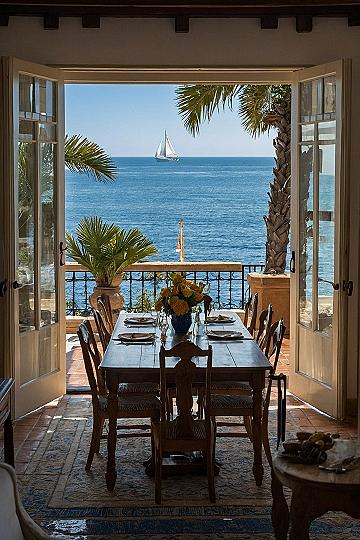 Creating an Open Ocean View Dining Space