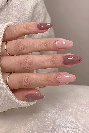 Simple Two-Tone Almond Nails for Autumn