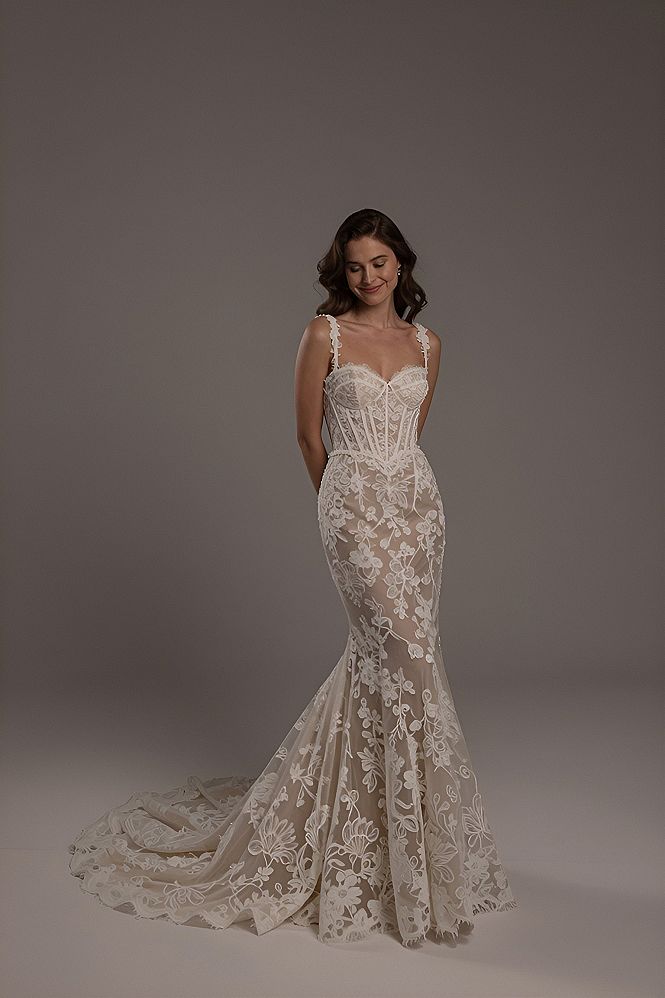 Choosing a Structured Corset Bodice Wedding Gown