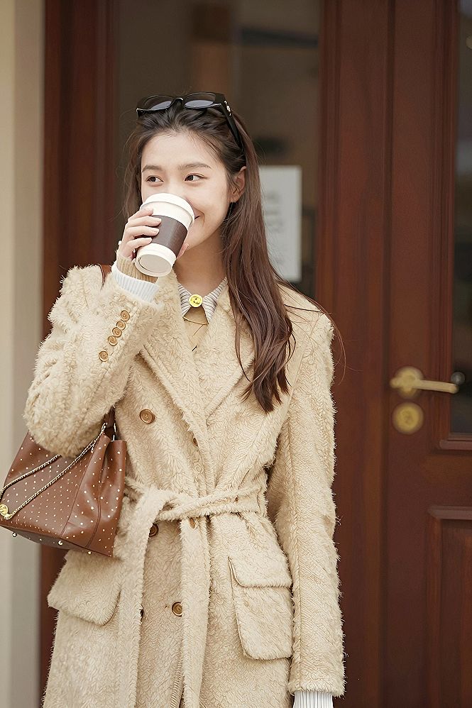 Layering a Belted Textured Coat for Fall Weather