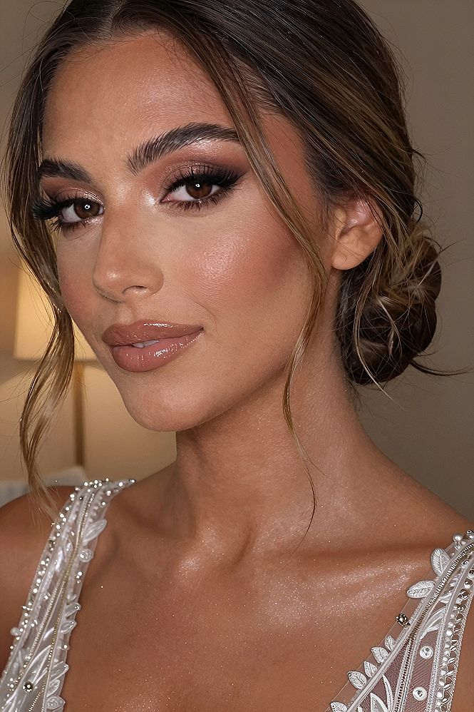 Choosing Soft Bronze Smokey Eyes for Your Wedding Day
