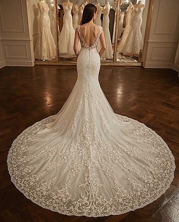 Breathtaking Mermaid Wedding Dress with Dramatic Cathedral Train