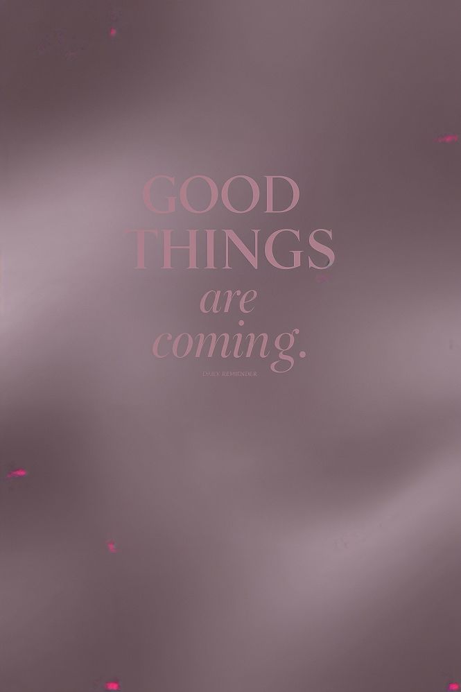 Positive Vibes: Macbook Wallpaper with '10 Good Things' Quote