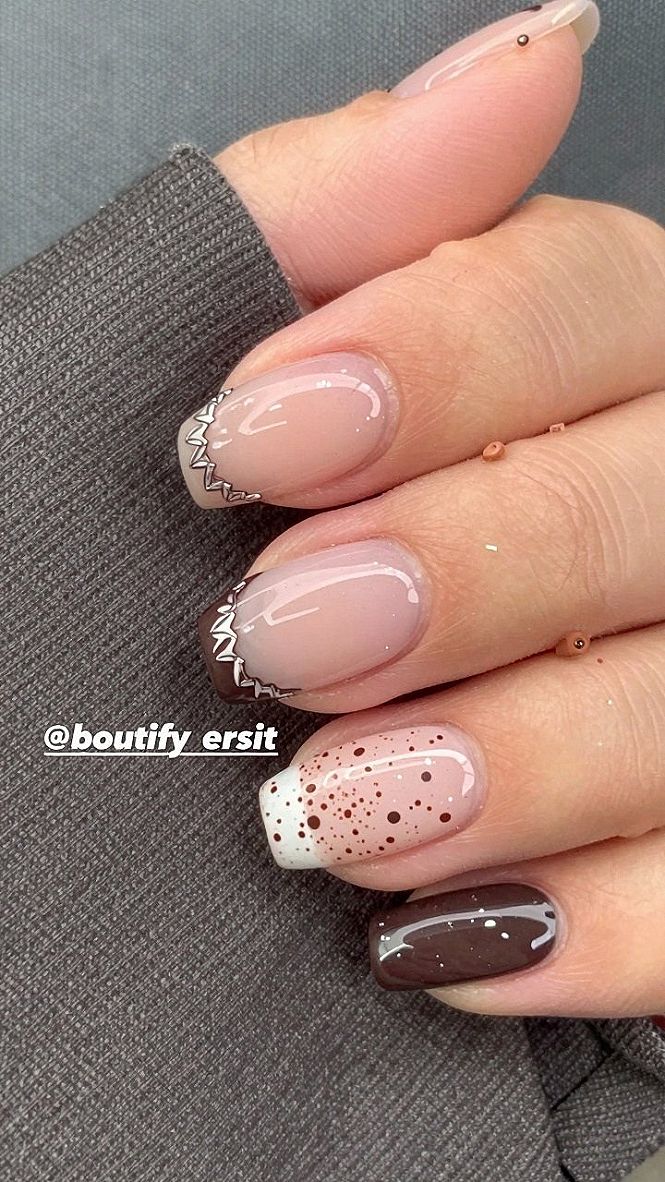 Blending Navy Blue With Short Almond Nail Shapes