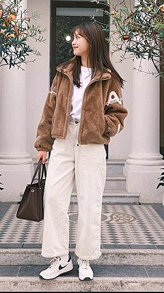 Styling a Cropped Jacket with Wide Leg Pants