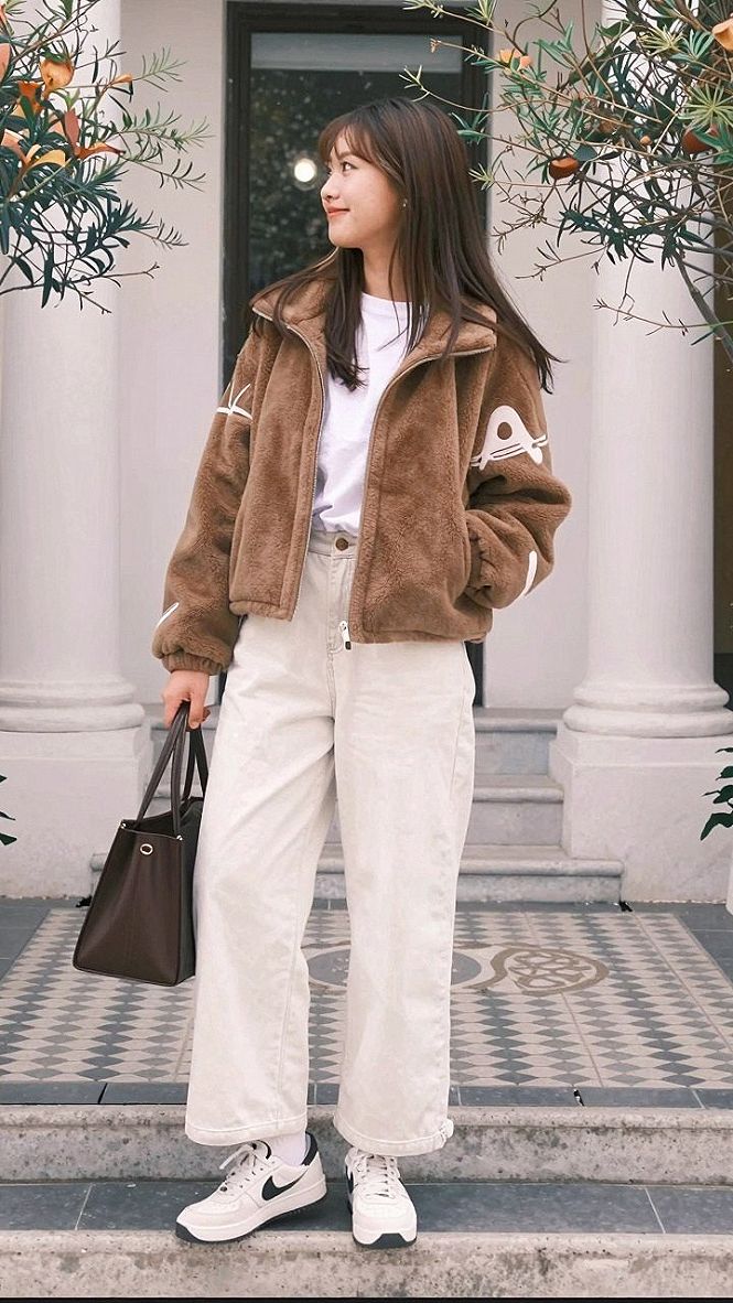 Styling a Cropped Jacket with Wide Leg Pants
