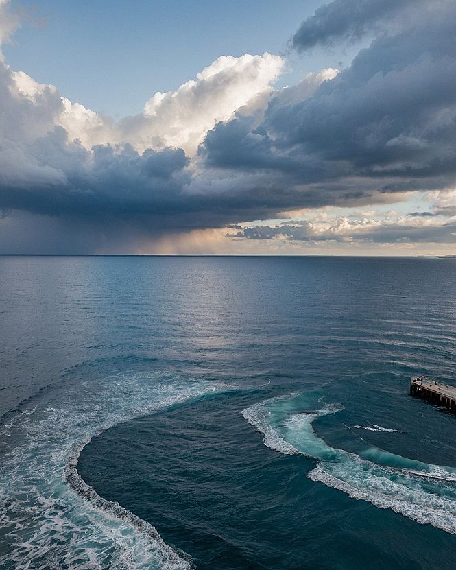 Selecting the Right Ocean Storm and Wave Wallpaper Style