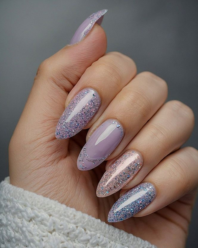 Choosing Between Glitter Polish and Solid Mauve Nails