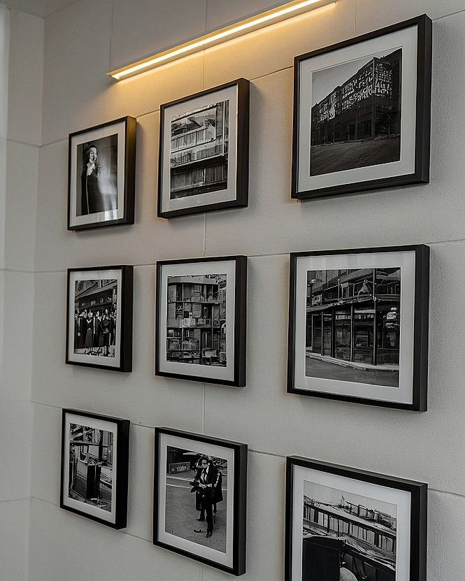 Designing a Monochromatic Gallery Wall with Matching Frames