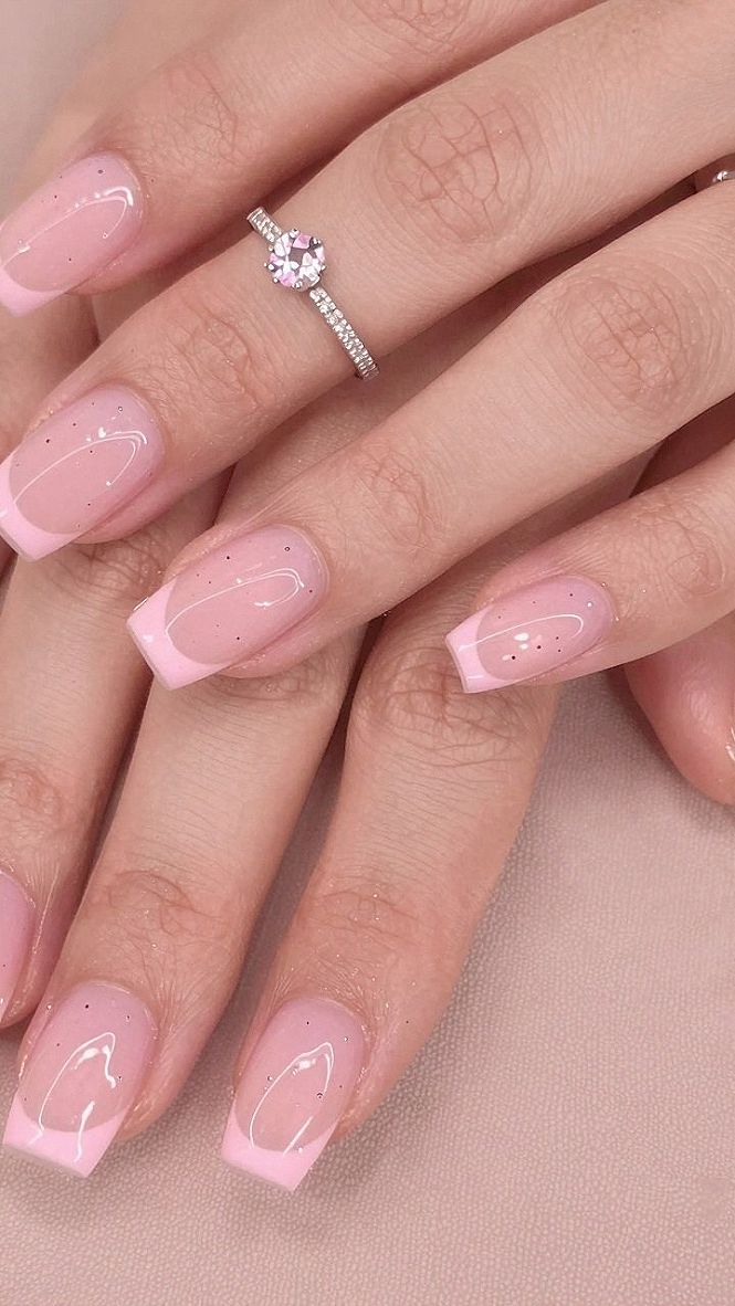 French Manicure con Base Rosa Brillante