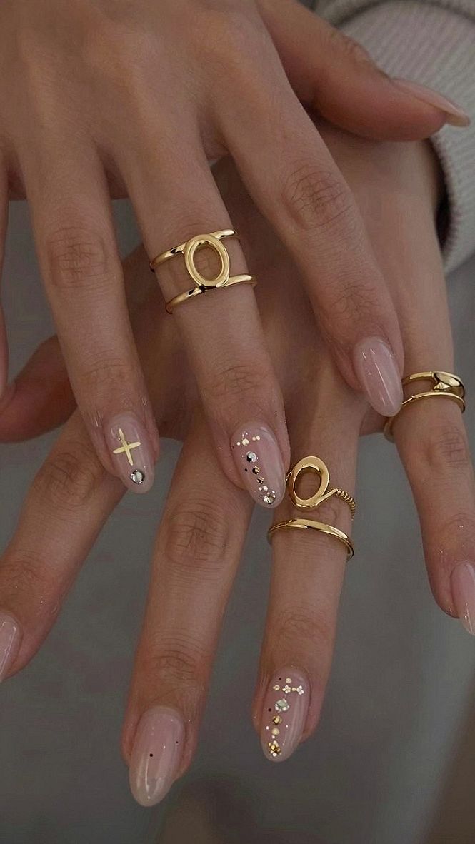 Choosing the Right Gold Accents for Navy Short Almond Nails