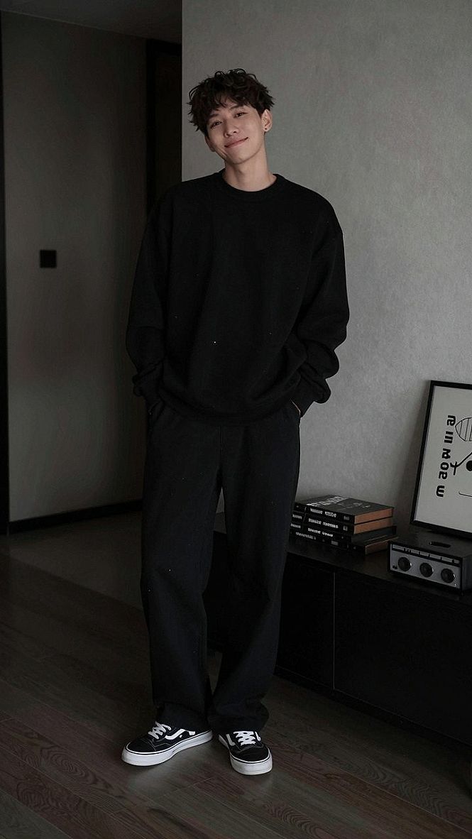 Styling an All Black Crewneck Sweatshirt and Pants