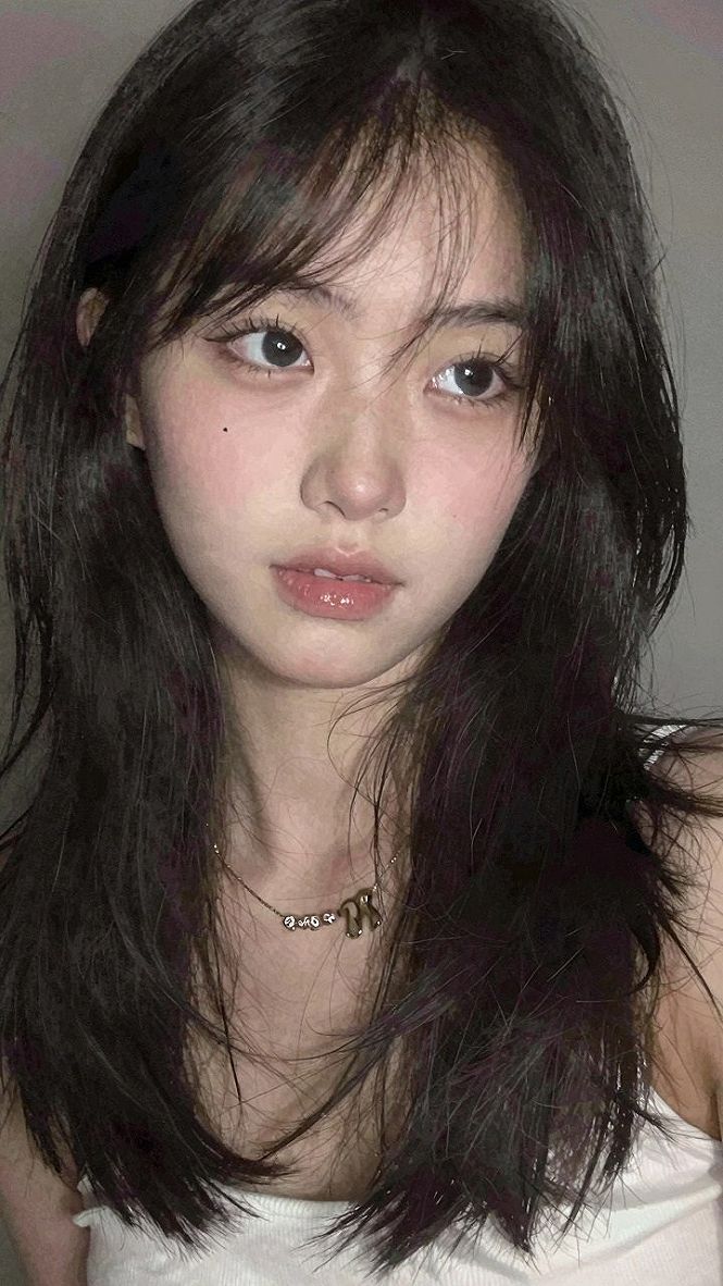 Choosing Soft Fringe and Feathered Ends for Your Face Shape