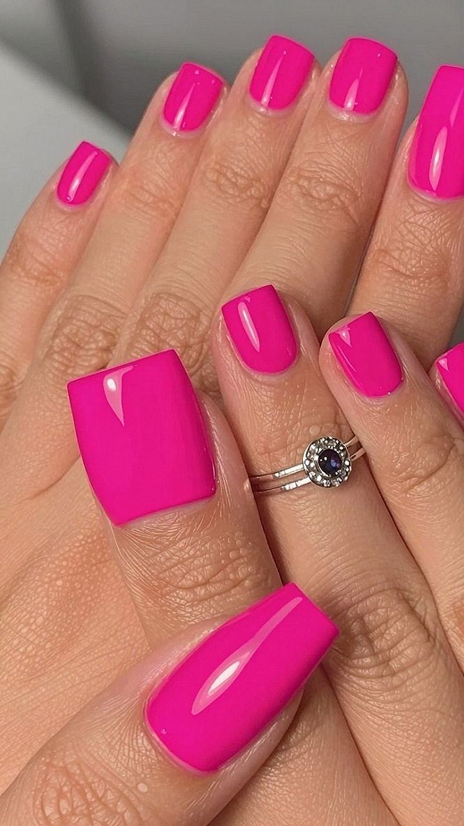 Choosing Between Glossy and Matte Lavender Gel Pedicures