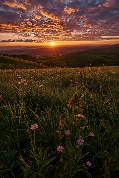 Breathtaking Mountain Sunsets: Aesthetic 4K Nature Photography