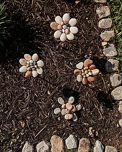 Charming DIY Rock Garden Art for a Pretty Yard