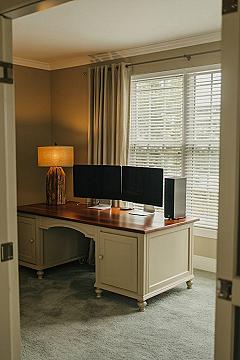 Functional L-Shaped Home Office: Inspiring Room Design for Teens
