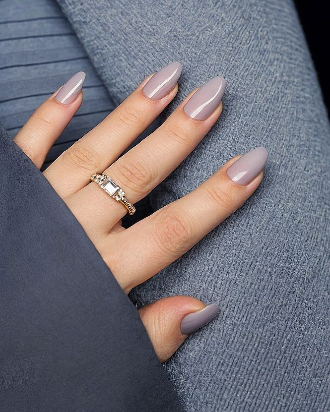 Protecting Dark Manicures From Chips During Daily Tasks