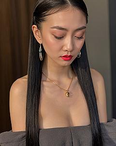 Keeping Straight Hair Sleek and Tangle Free All Day Long