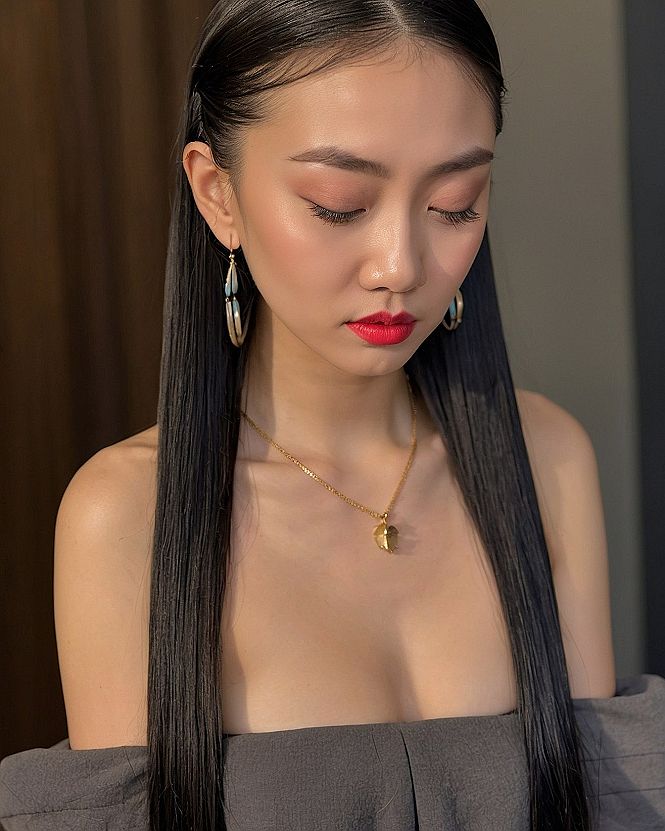 Keeping Straight Hair Sleek and Tangle Free All Day Long