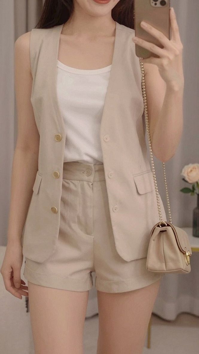 Keeping Tailored Linen Vests and Shorts Crisp in Summer