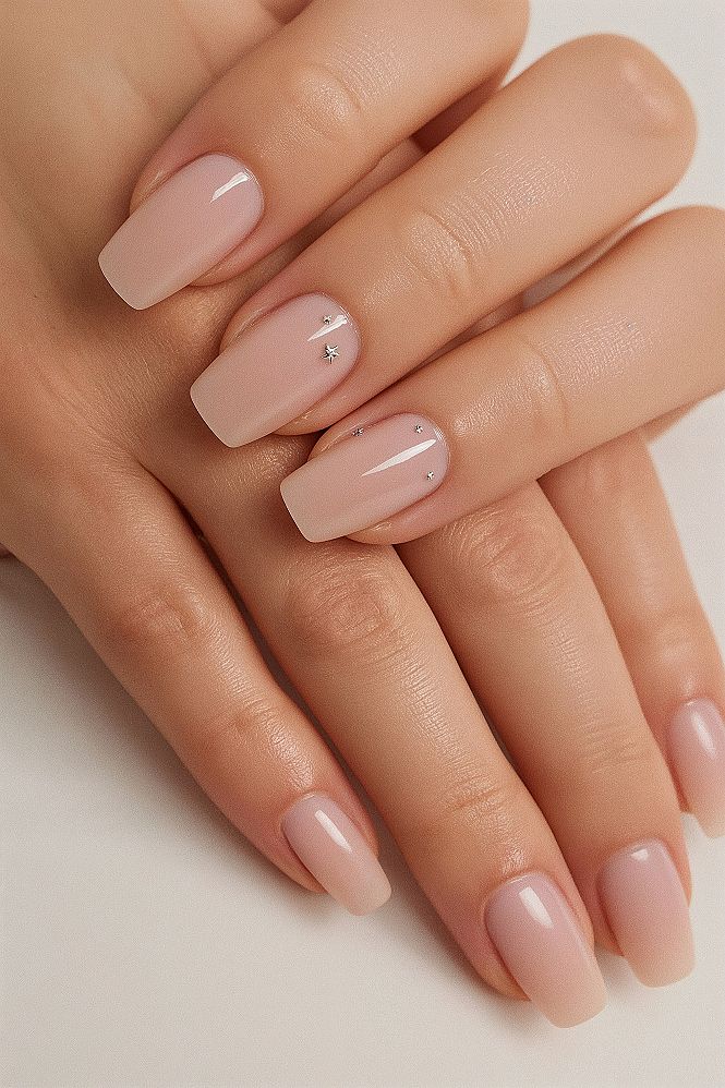 Dreamy Minimalist Star Nails for Subtle Everyday Elegance