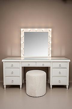 Aesthetic Vanity Desk: Teen Room Makeover Ideas on a Budget