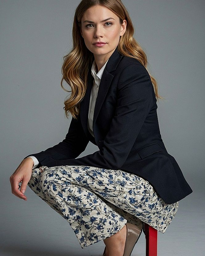 Pairing a Tailored Blazer With Patterned Trousers