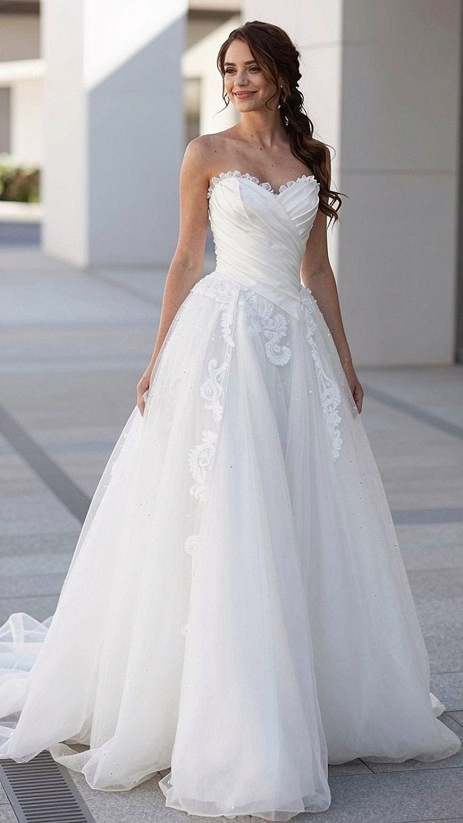 Embracing a Sweetheart Neckline Tulle Ballgown for Modern Brides