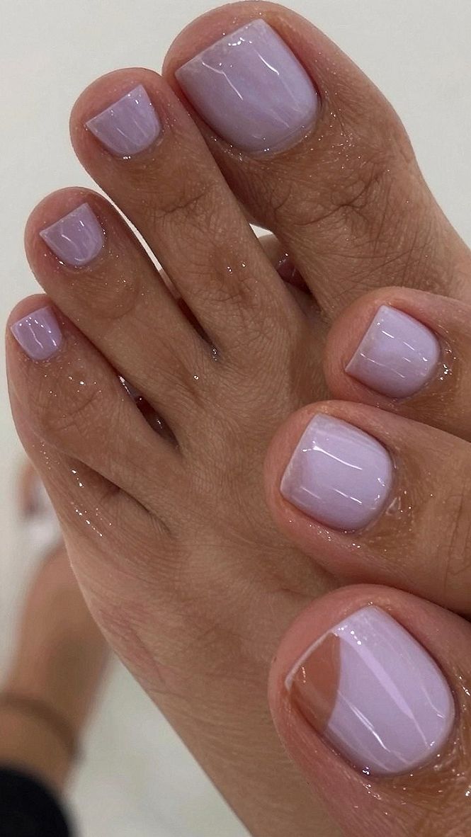 Simple Light Lavender Gel Pedicure Styling
