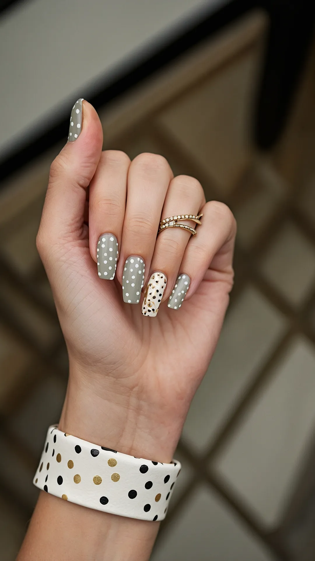 Mani Dots