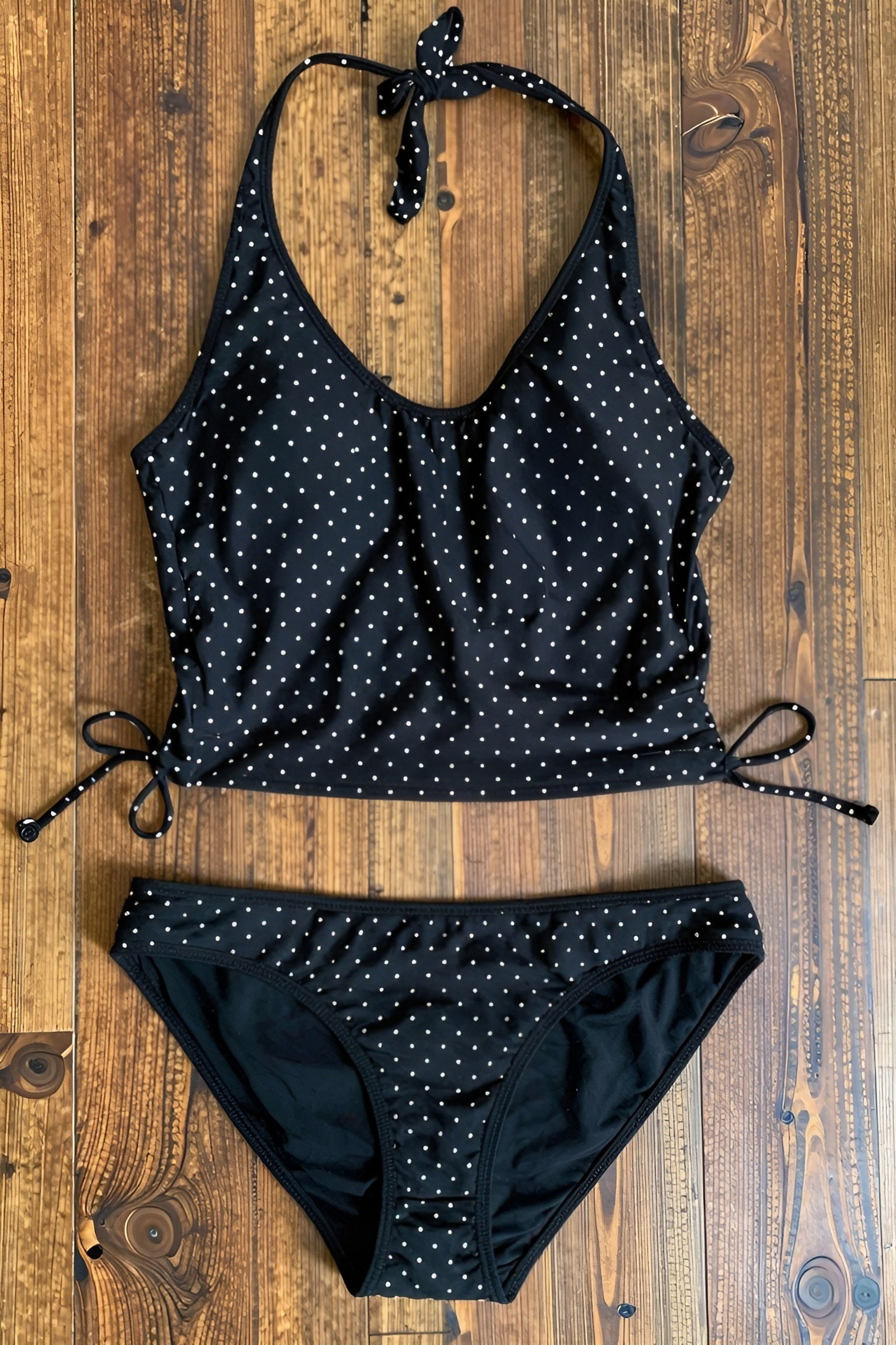 Choosing a Tankini Set With Adjustable Side Ties