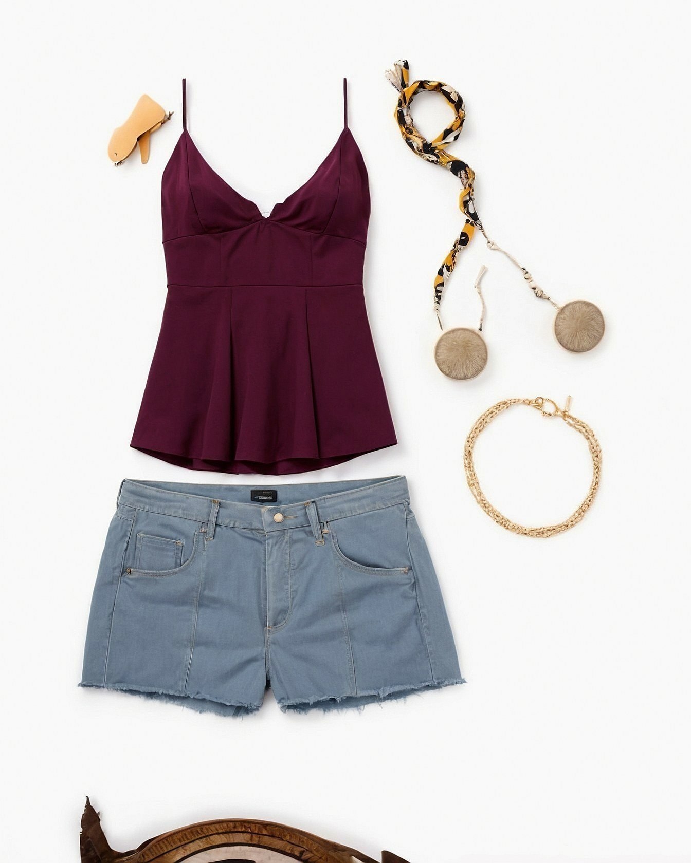 What’s the key to this fresh, vacation-ready ensemble?