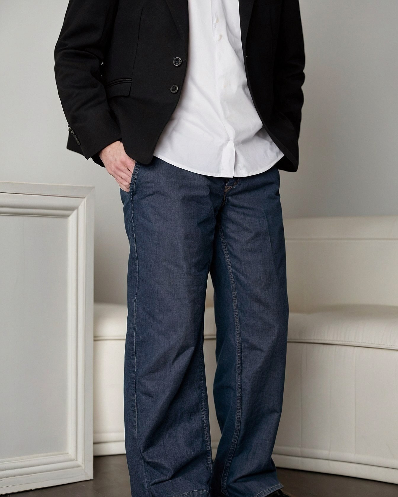 A sharp blazer meets relaxed denim in this ensemble