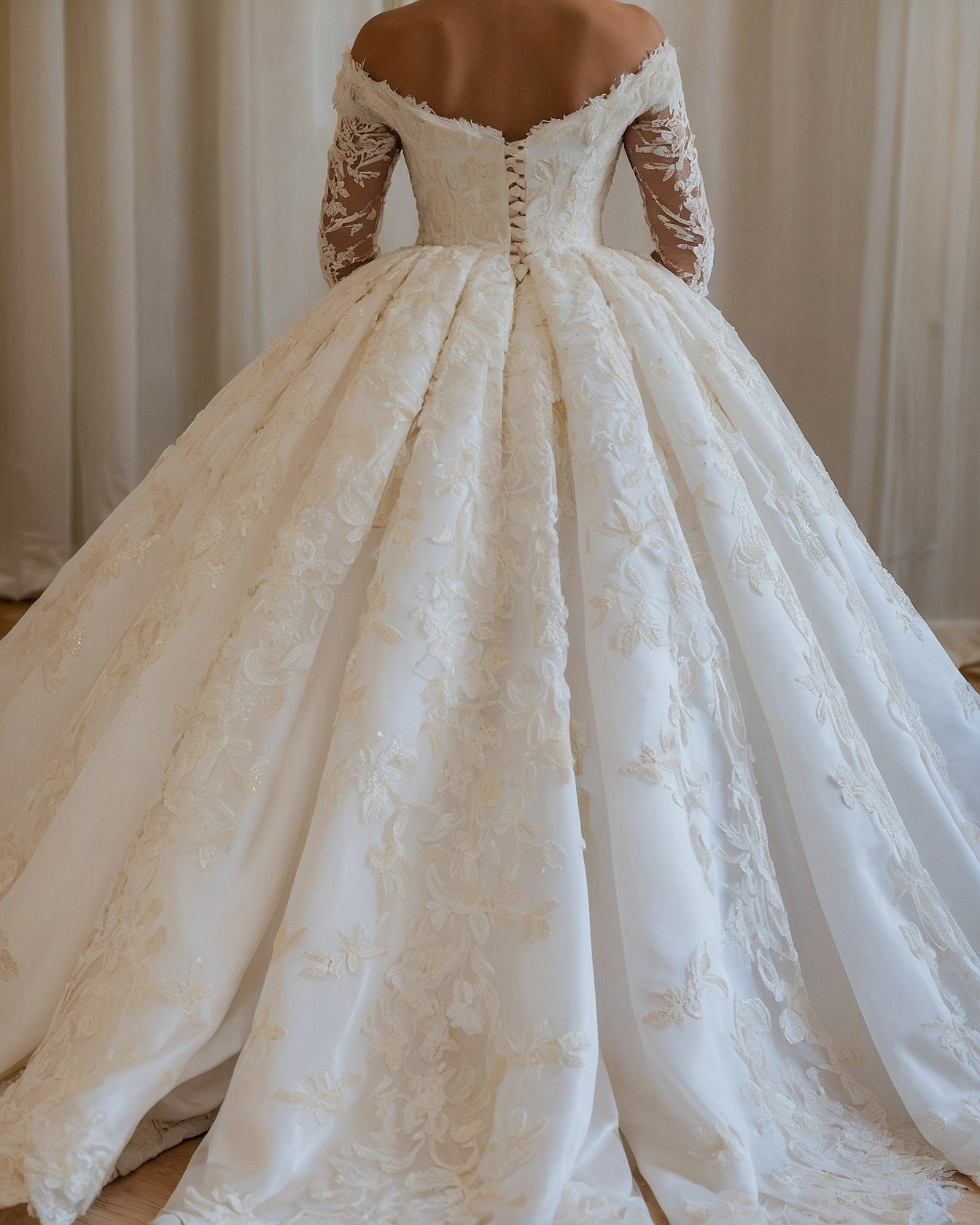 What makes this voluminous skirt so enchanting?