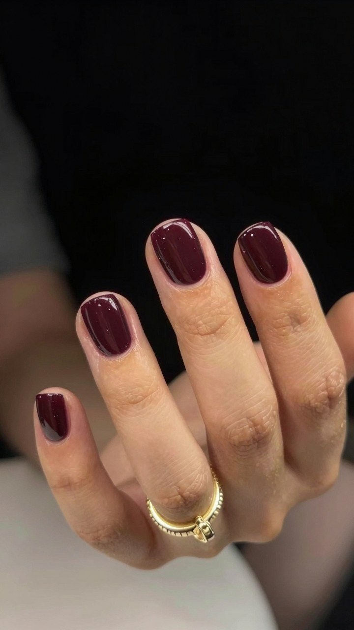 Why Short Square Deep Plum Nails Work So Well for Autumn