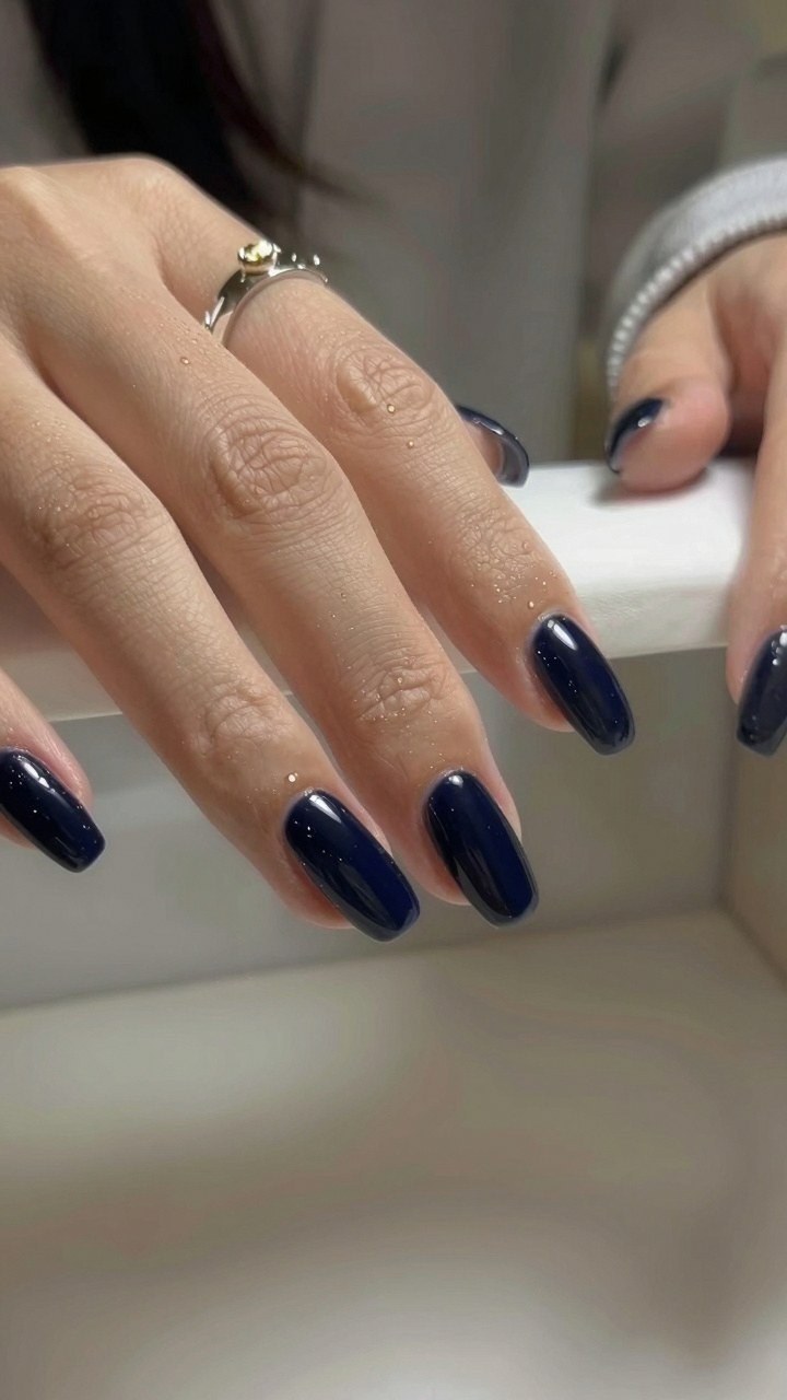 Rich Midnight Navy Nails for Autumn Style