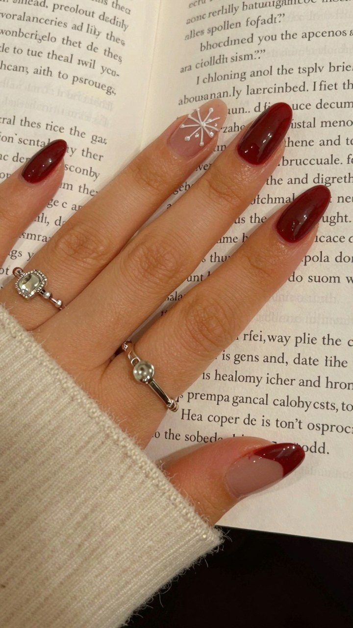 Choosing Winter Snowflake Accent Nails for Holiday Glamour
