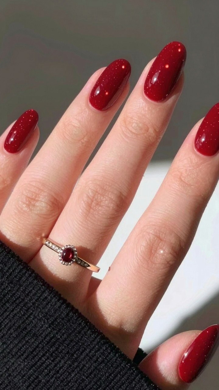 Choosing The Right Deep Red Glitter Polish For Autumn