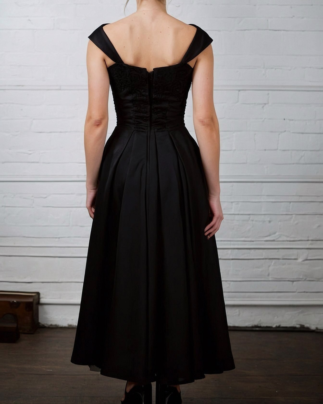 Aesthetic Black Midi Dress with Architectural Sleeves